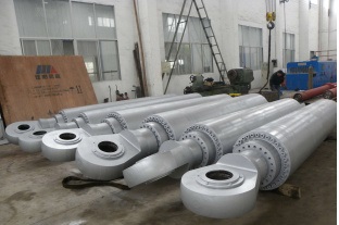 出口新加坡開(kāi)體泥駁船用油缸成功順利交付；